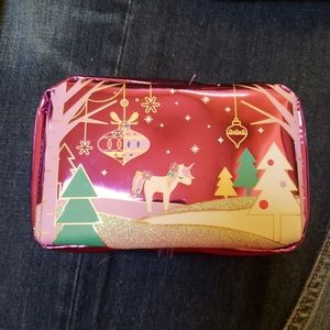 Bath and body works Winter unicorn zipbag giftset